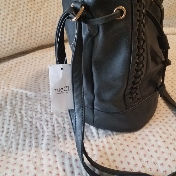 Bucket Bag Rue21 - Picture 2 of 12